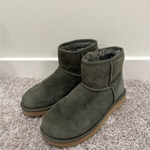 UGG Short Winter Boots in Dark Olive Green